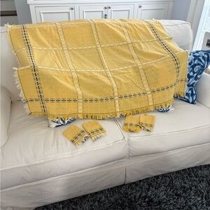 Very vintage yellow tablecloth and 4 matching napkins